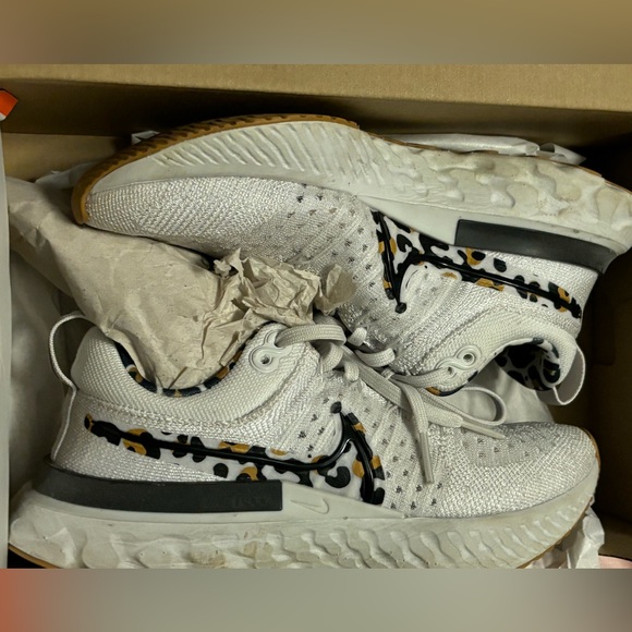 Nike React Infinity Run Flyknit 2 Leopard 5.5 euc - Picture 4 of 7